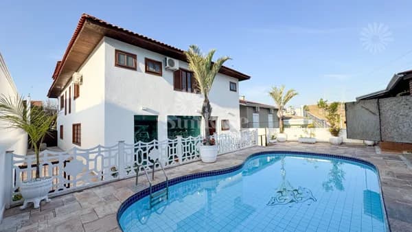 Casa a venda em Alphaville 11, 4 suítes, 4 vagas, recém reformada por R$3.500.000 Santana de Parnaíba/SP