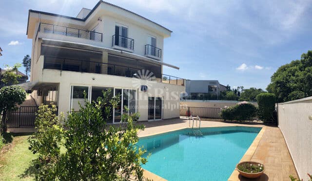 Casa à venda Aldeia da Serra com 4 quartos e 4 vagas 400 m² por R$ 4.500.000 - Morada dos Lagos - Barueri/SP