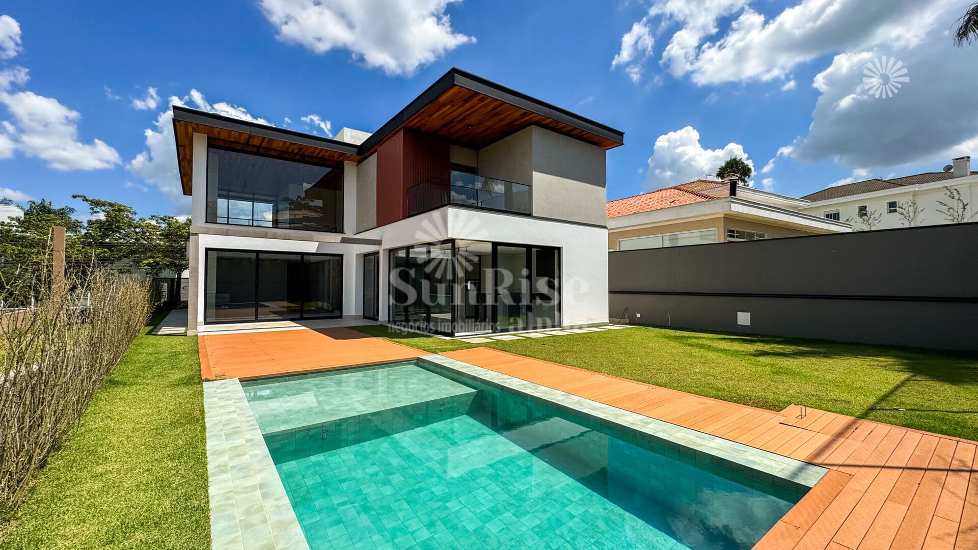 Casa de alto padrão à venda em Barueri com 4 quartos e 4 vagas 400 m² por R$ 2.500.000,00 Residencial Morada dos Lagos - BarueriSP