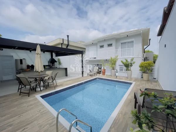 Casa a venda com 3 quartos e 4 vagas 300 m² Alphaville R$2.500.000 - Valville 1 - Santana de Parnaíba/SP