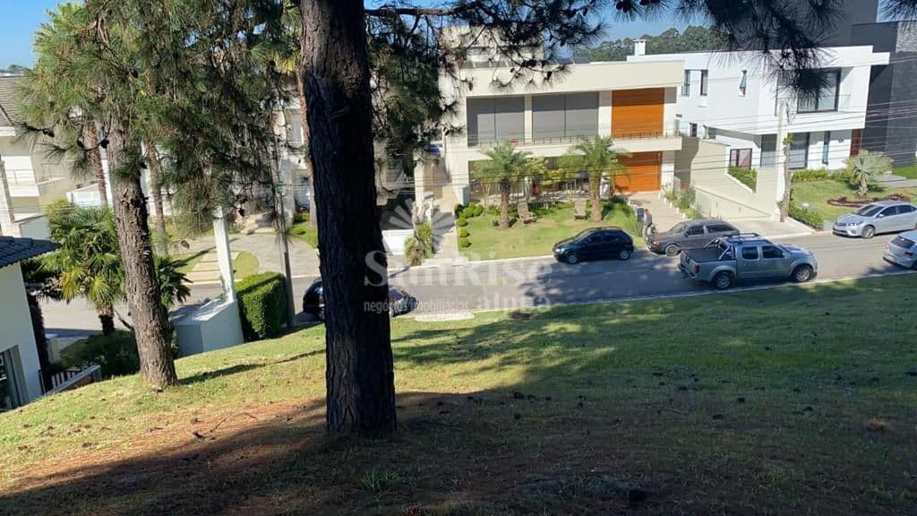 Terreno em Aldeia da Serra com 680m² por R$ 800mil no condomínio Morada dos Lagos | Barueri, SP