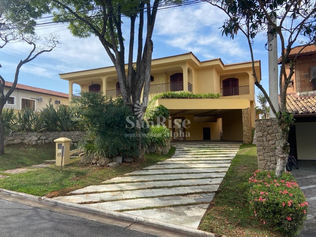 Casa à venda Alphaville 6 com 476m² AC - 720m² AT - 4 suítes e 4 vagas R$4.240.000 - Santana de Parnaíba