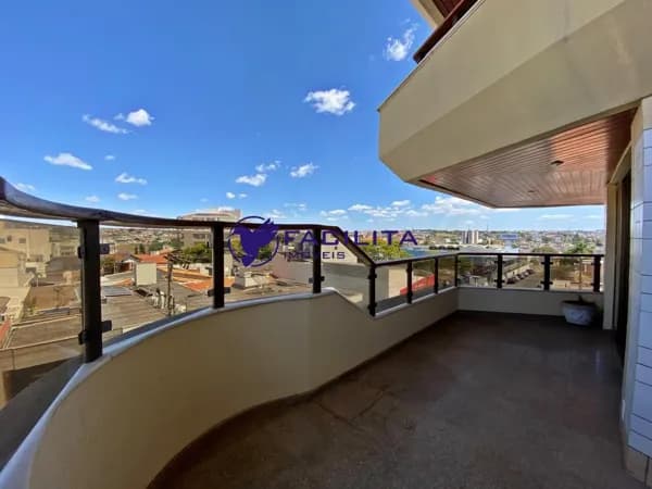 Apartamento em Passos - Centro