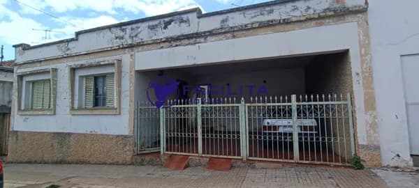 Casa em Passos - Centro