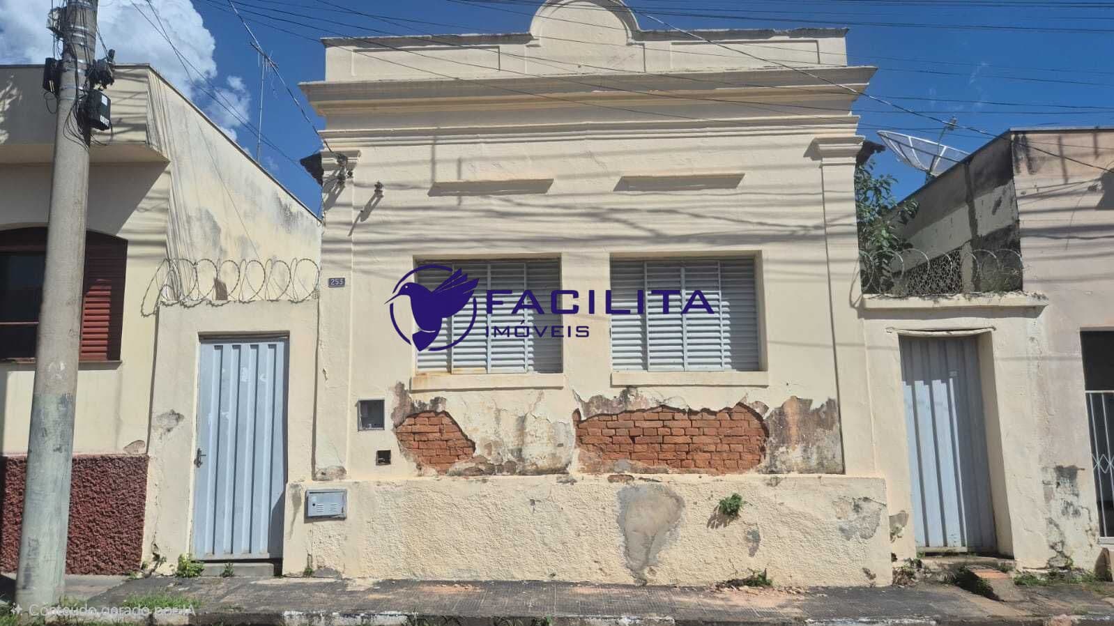 Casa em Passos - Centro