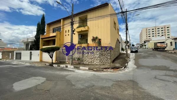 Casa em Passos - Centro