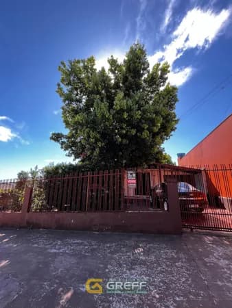 CASA COM GARAGEM P/ 5 CARROS