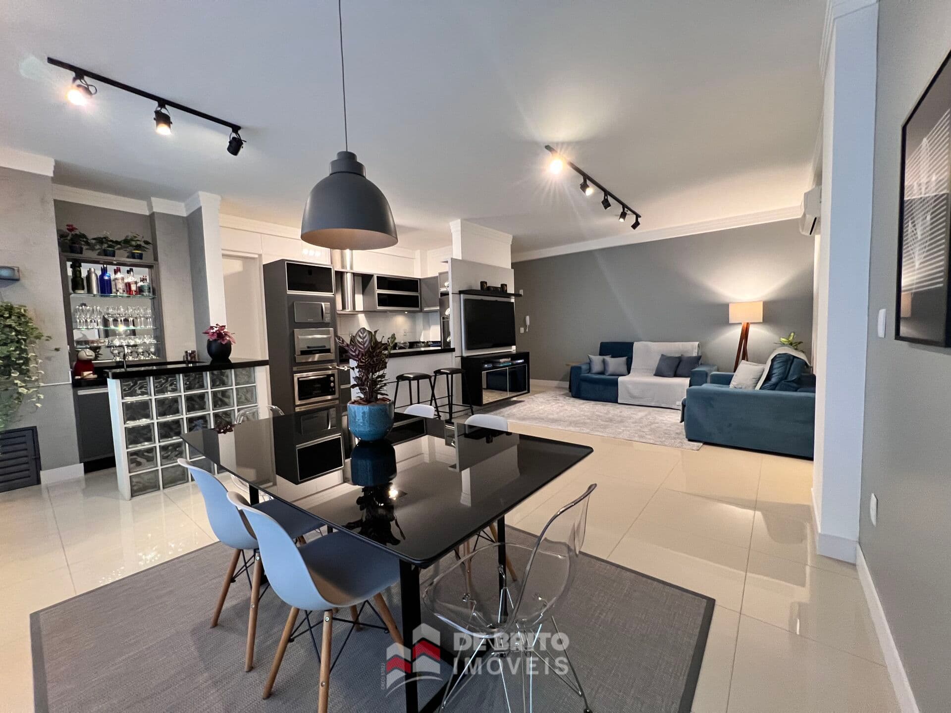 Apartamento em Meia Praia, Itapema/SC