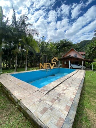 Lindo Sítio com Lagoa e piscina e pomar