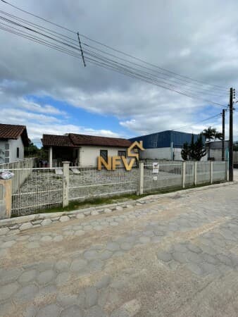Casa Individual com amplo Terreno
