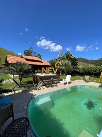 Casa de Interior com Piscina e Jacuzzi