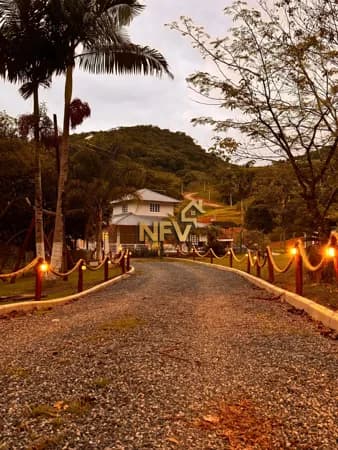 Sítio Mobiliado com Cachoeira Lagoa