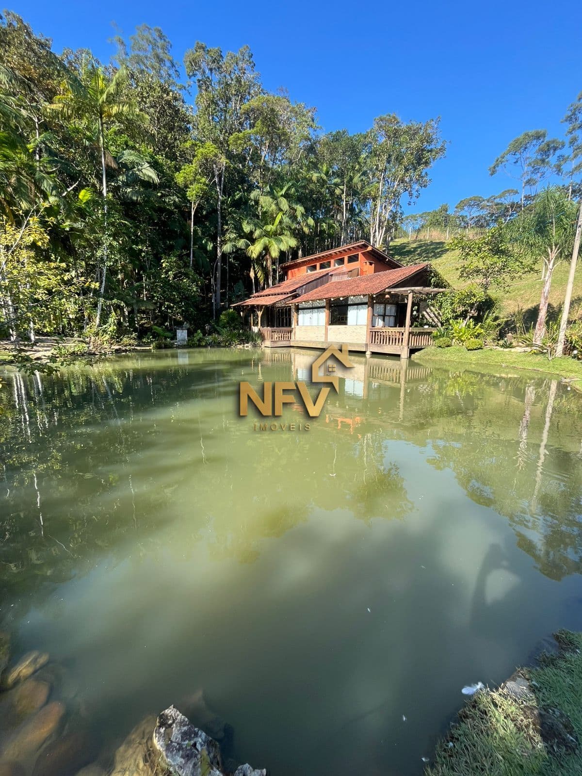 Sítio Mobiliado e Decorado com 2 Lagoas