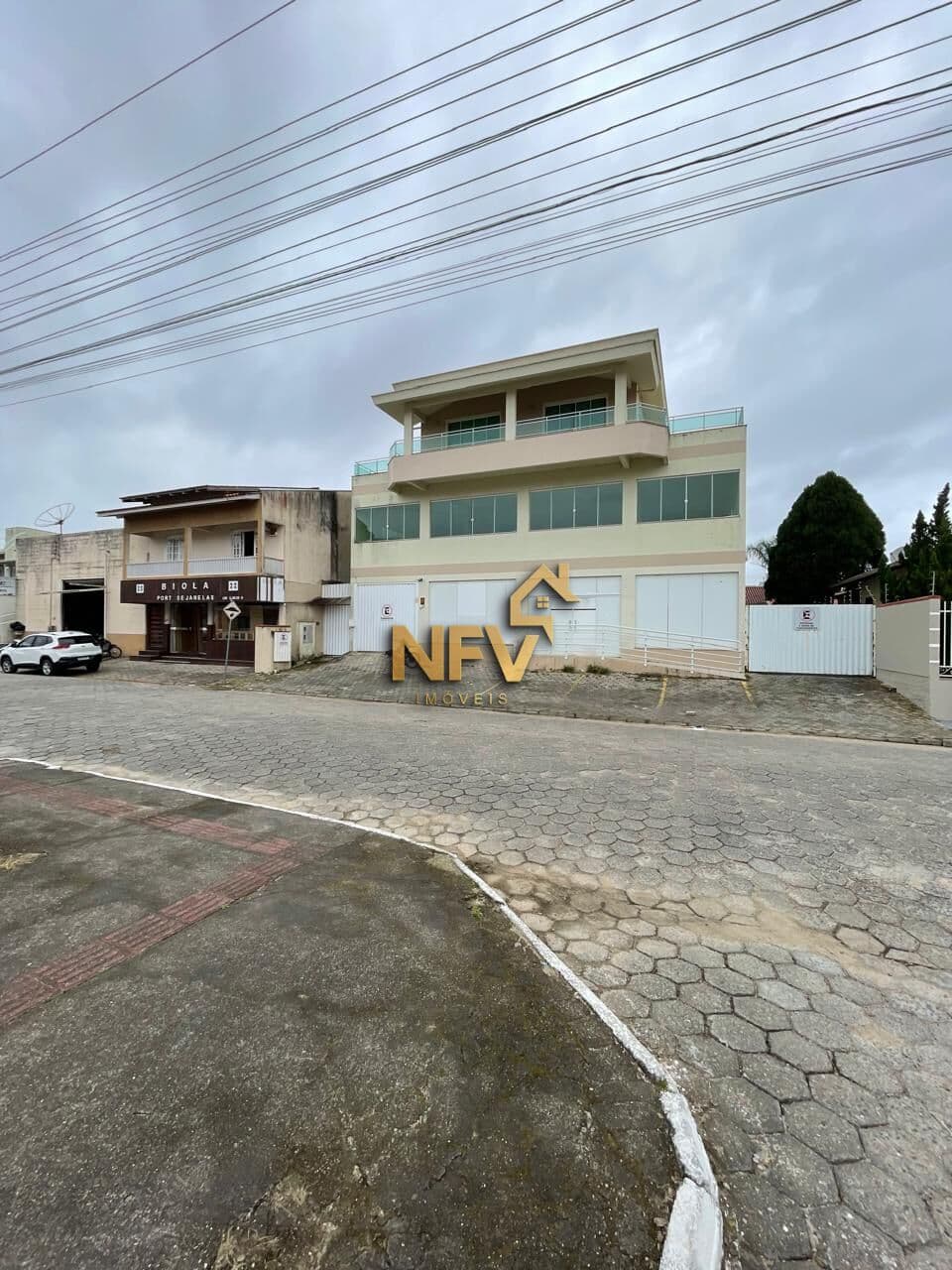 Galpão/Depósito/Armazém em São João Batista - Centro