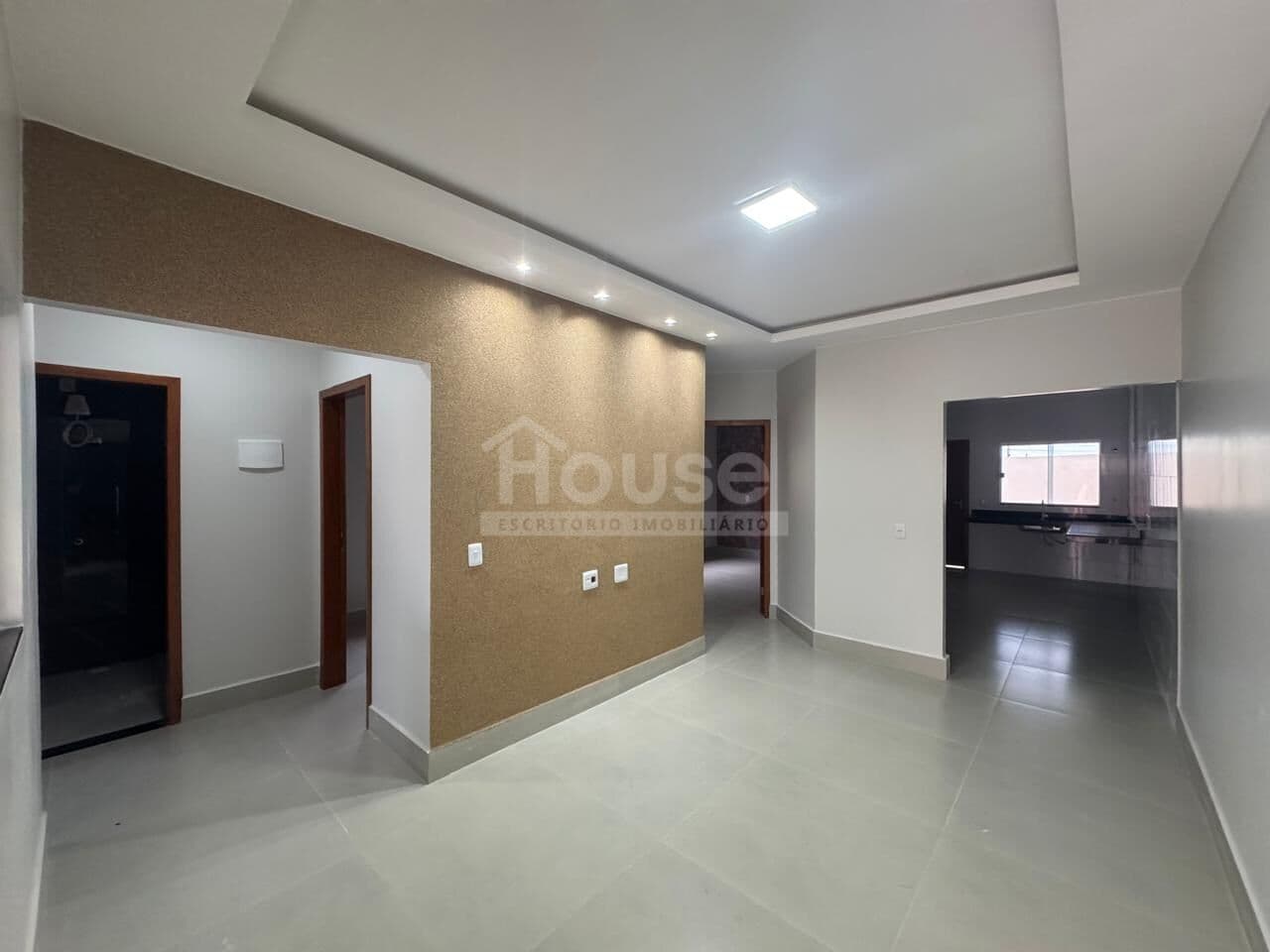 Casa nova - 3 quartos e excelente área externa - Setor Sul