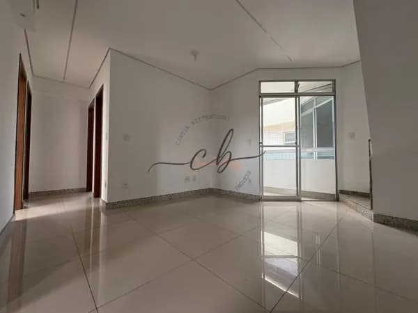 🏡 Cobertura reformada com 3 quartos, sendo 1 suíte, no bairro Camargos – Belo Horizonte