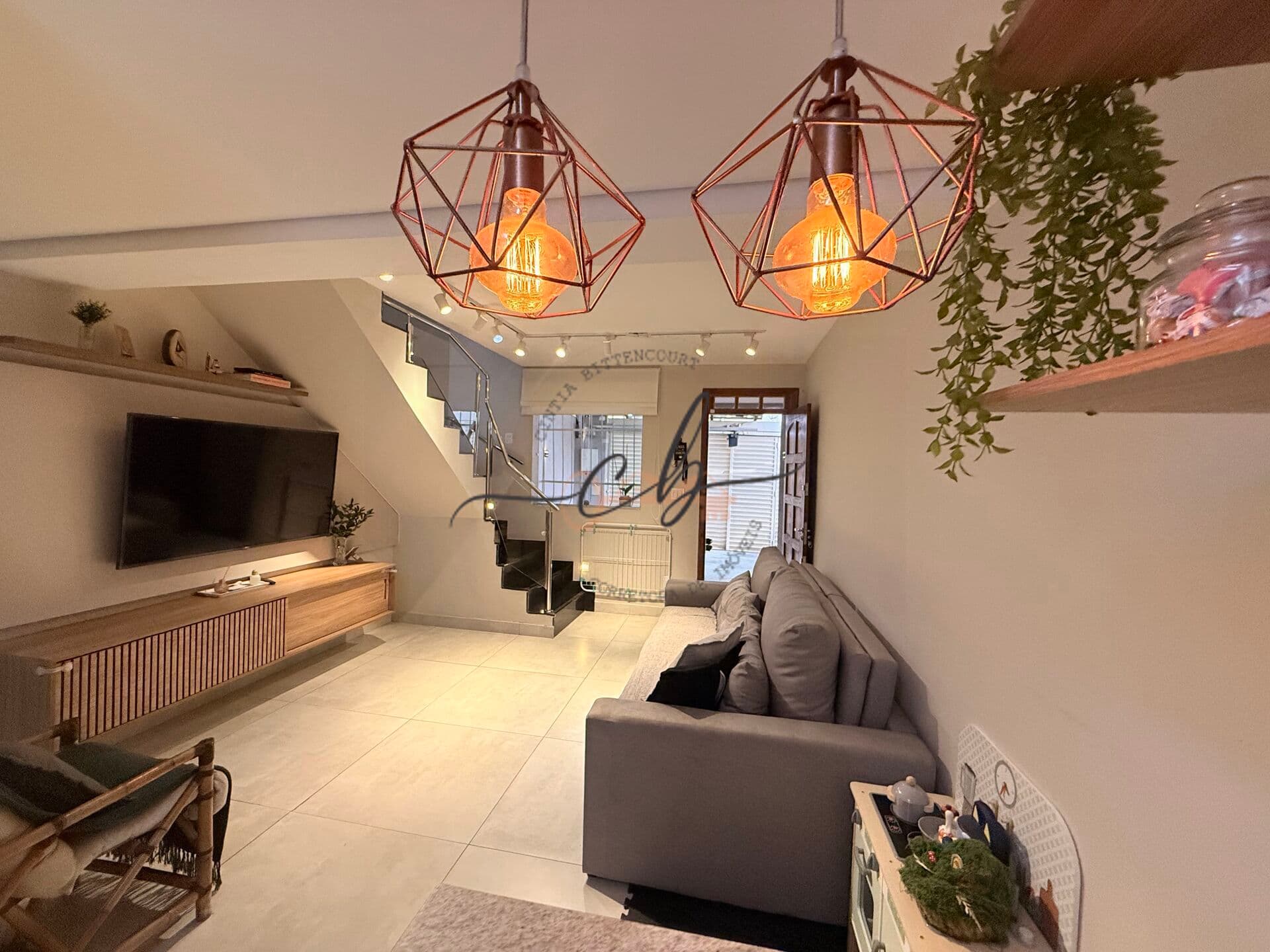 Casa Geminada com 2 suítes no Camargos