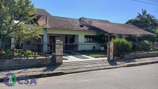 Casa à Venda de Esquina em Timbó/SC