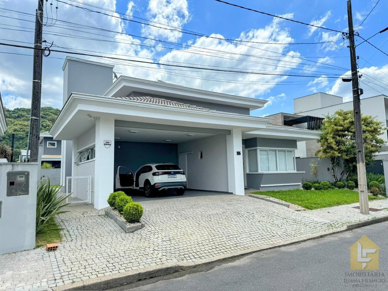 CASA COM 3 SUÍTES EM CONDOMÍNO FECHADO - PIRABEIRABA