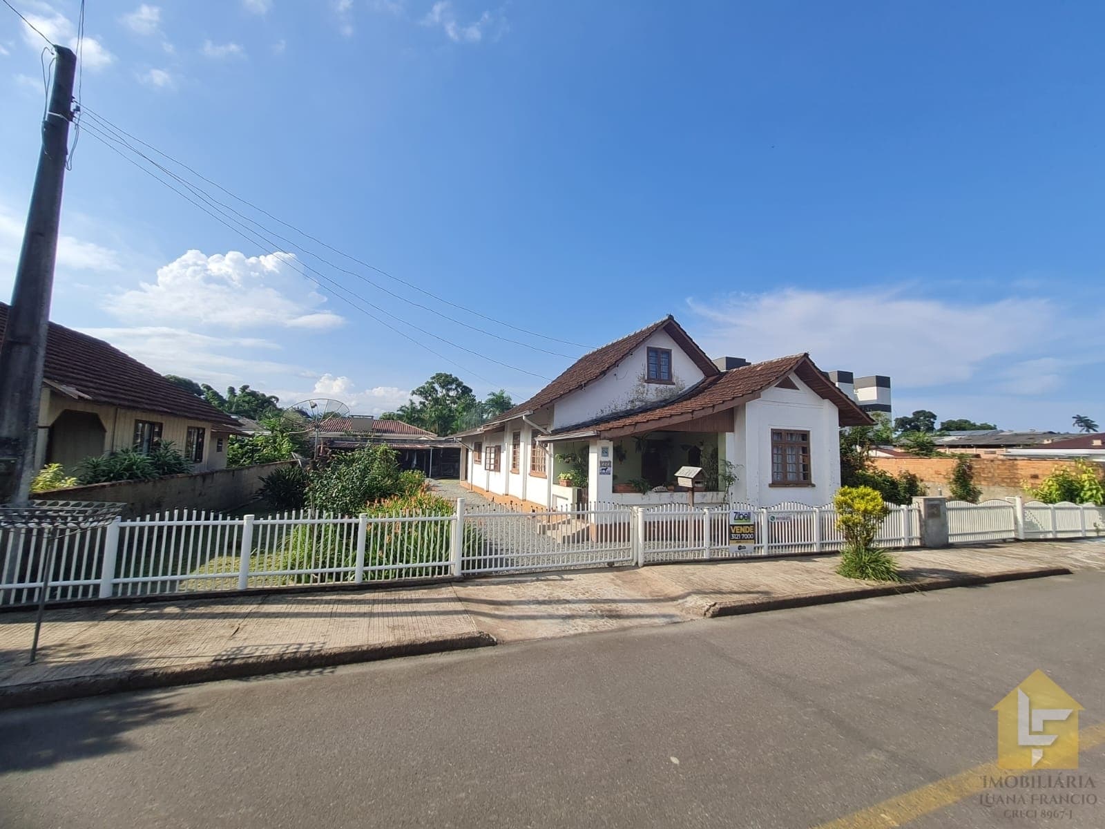 CASA COM AMPLO TERRENO NO CENTRO DE PIRABEIRABA