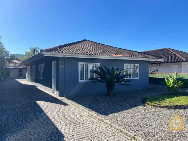 Terreno com 2 Casas em Pirabeiraba (Centro)