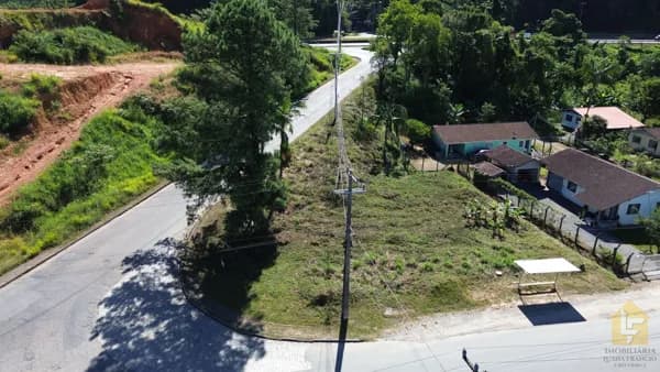 Terreno de Esquina com Projeto Aprovado | Acesso Direto à BR-101 | Rio Bonito – Joinville/SC