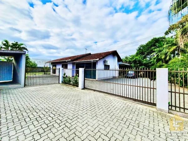 CASA COM AMPLO TERRENO URBANO EM PIRABEIRABA - JOINVILLE SC