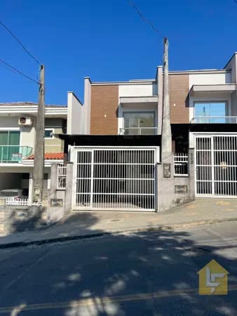 Sobrado com 3 quartos no Petrópolis