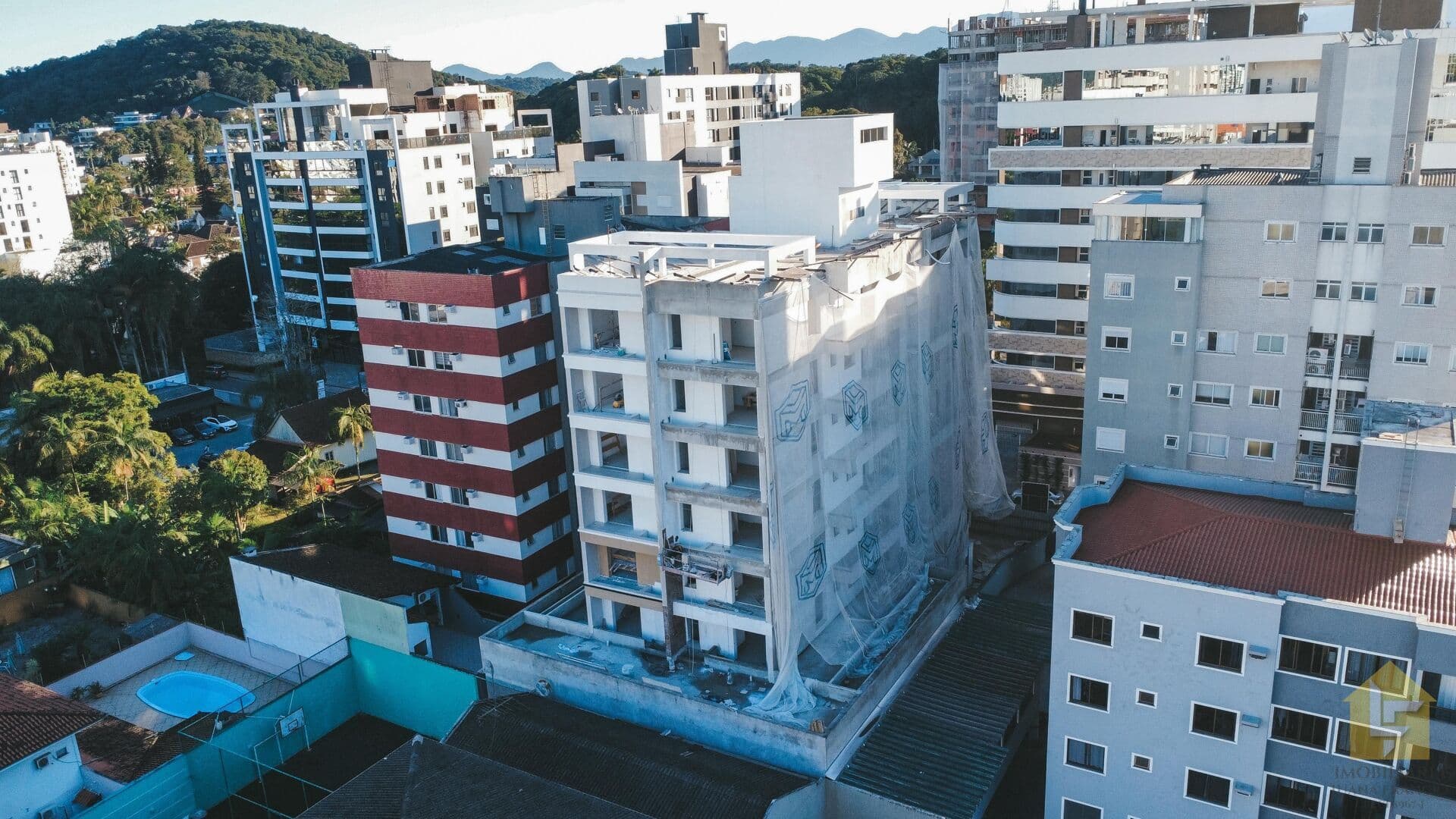 R.-17-145.168 - Apartamentos de Excelente Padrão no Bairro América, Joinville/SC