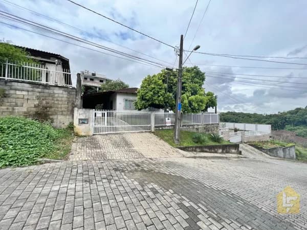 VENDA - Casa com 3 Quartos no bairro João Costa, Joinville/SC