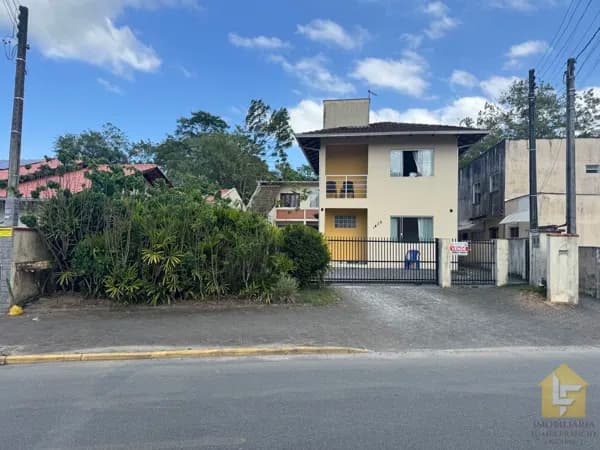 OPORTUNIDADE PARA INVESTIDORES ** AMPLO SOBRADO NO CENTRO DE PIRABEIRABA