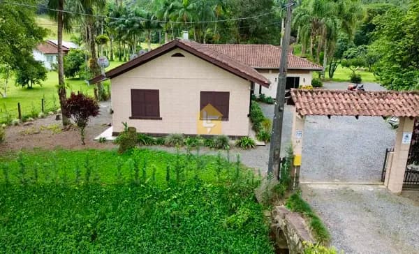 Chácara na Estrada Bonita com mais de 10 mil m² de área verde