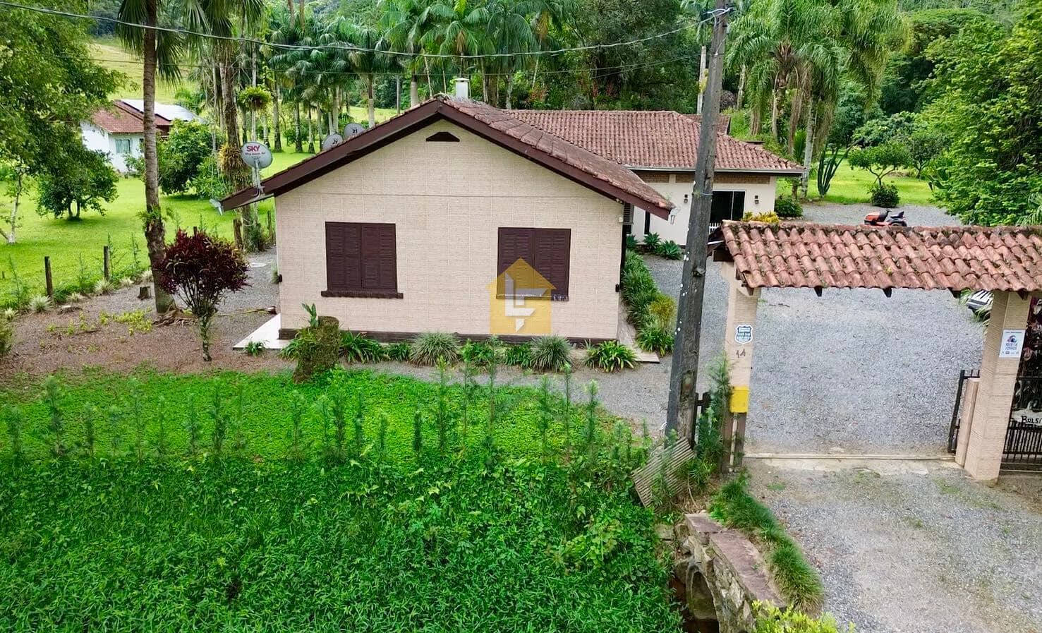 Chácara na Estrada Bonita com mais de 10 mil m² de área verde