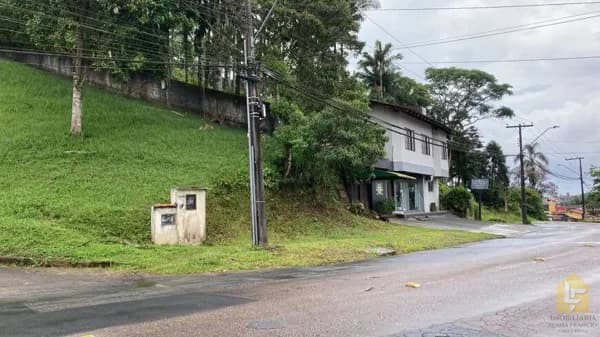 Amplo terreno de frente para a Rua Inambu no Costa e Silva