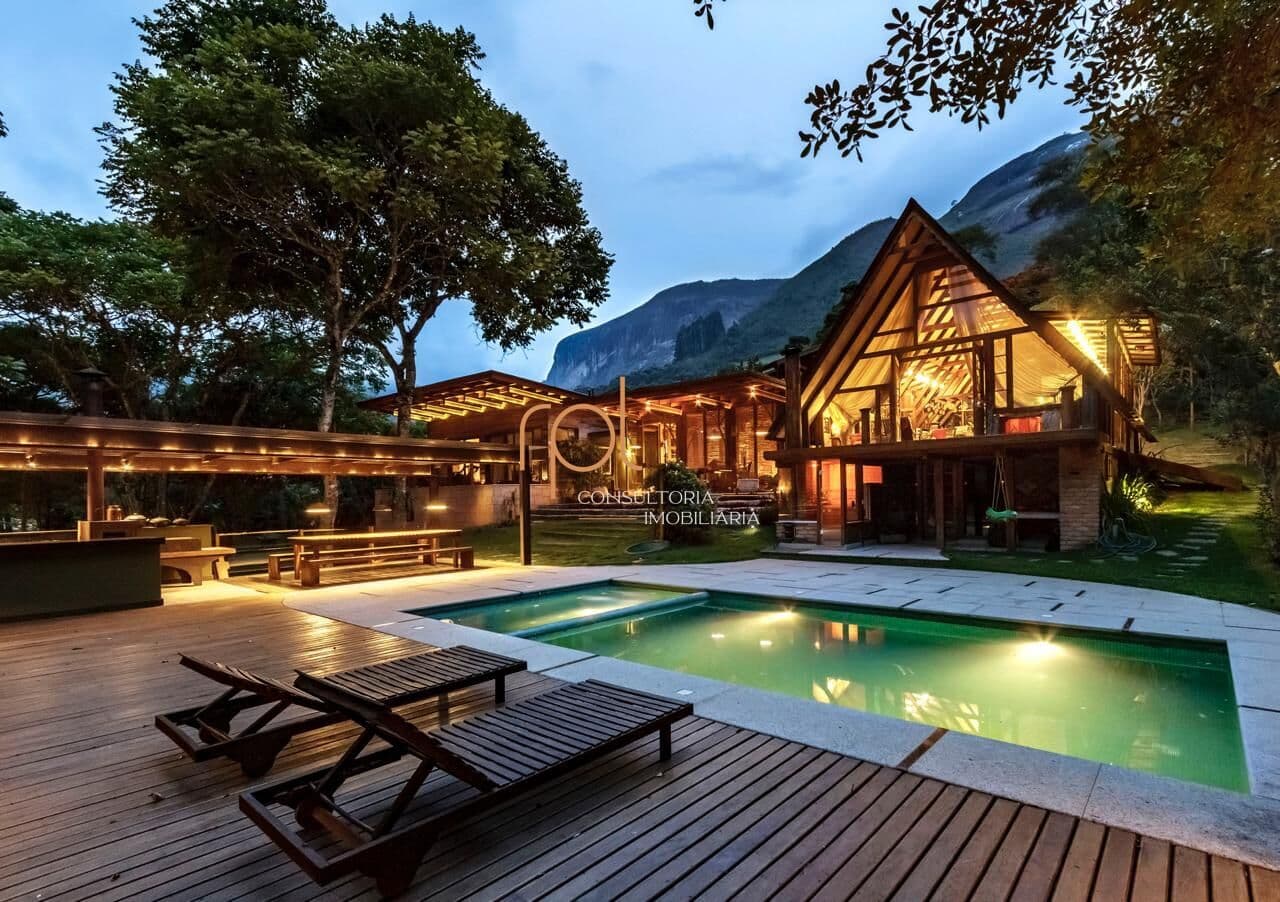 Casa de Condomínio em Petrópolis - Samambaia