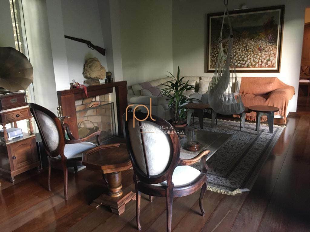 Casa de Condomínio em Petrópolis - São Sebastião