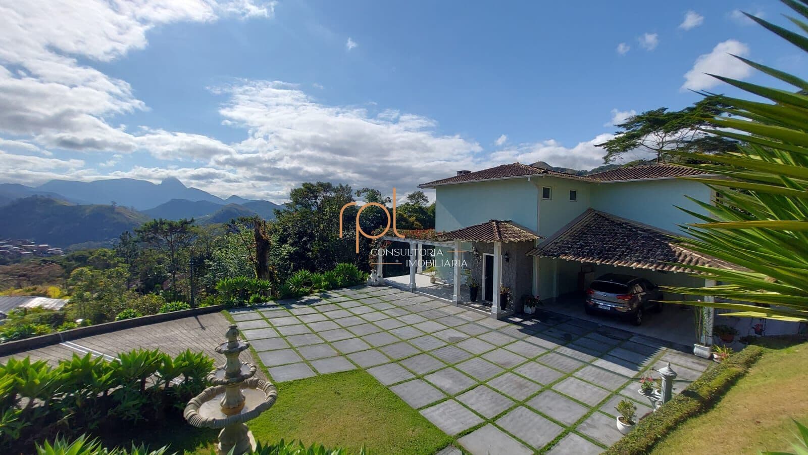 Casa de Condomínio em Petrópolis - Samambaia