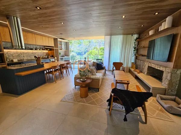 Casa Alto Padrão em Condomínio