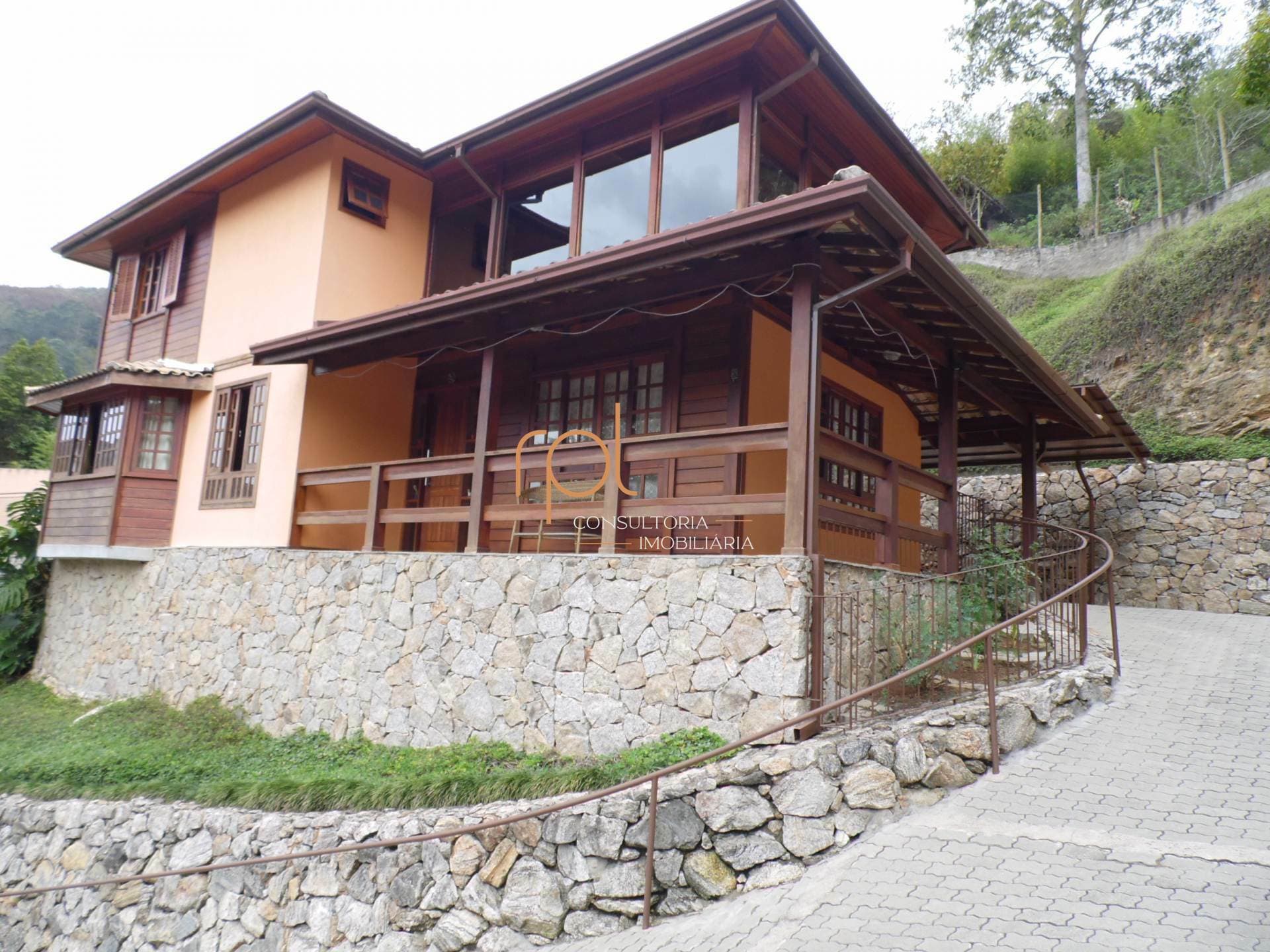 Sobrado em Petrópolis - Retiro