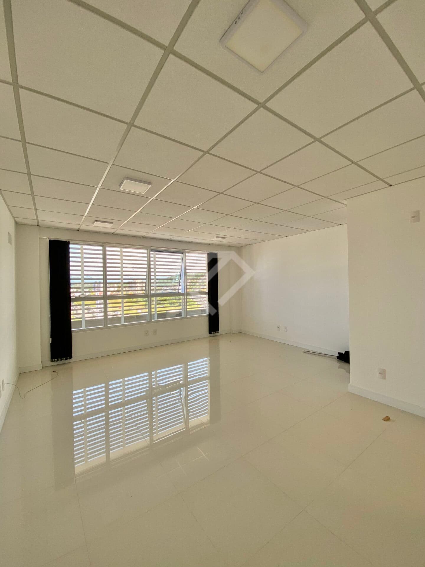 OPORTUNIDADE!! Sala Comercial no Itaguaçu Trade Center