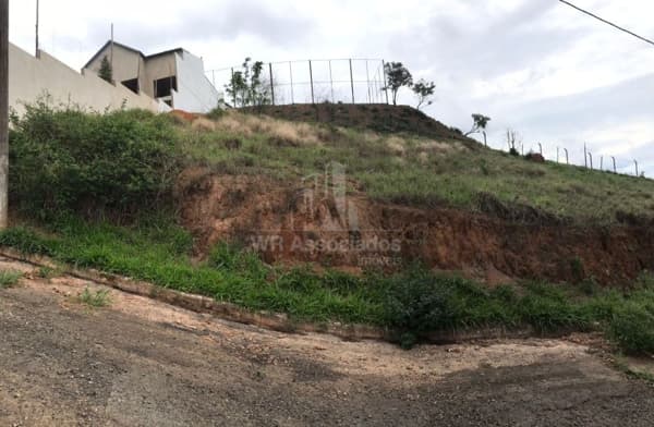 Terreno à venda no bairro São Pedro em Juiz de Fora/MG