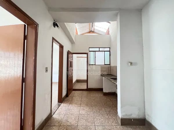 Casa de frente para alugar