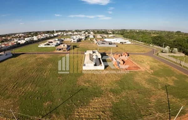 Terreno em Condomínio Fechado - Guararapes/SP