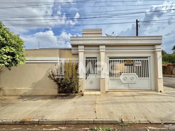 Casa à Venda em Guararapes - Jardim Continental
