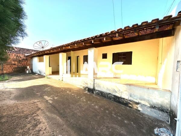Casa 01 dormitório à venda em Guararapes