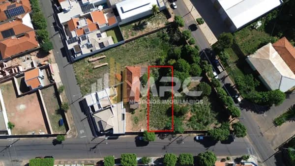 Terreno à Venda em Guararapes/SP - Bairro Centro
