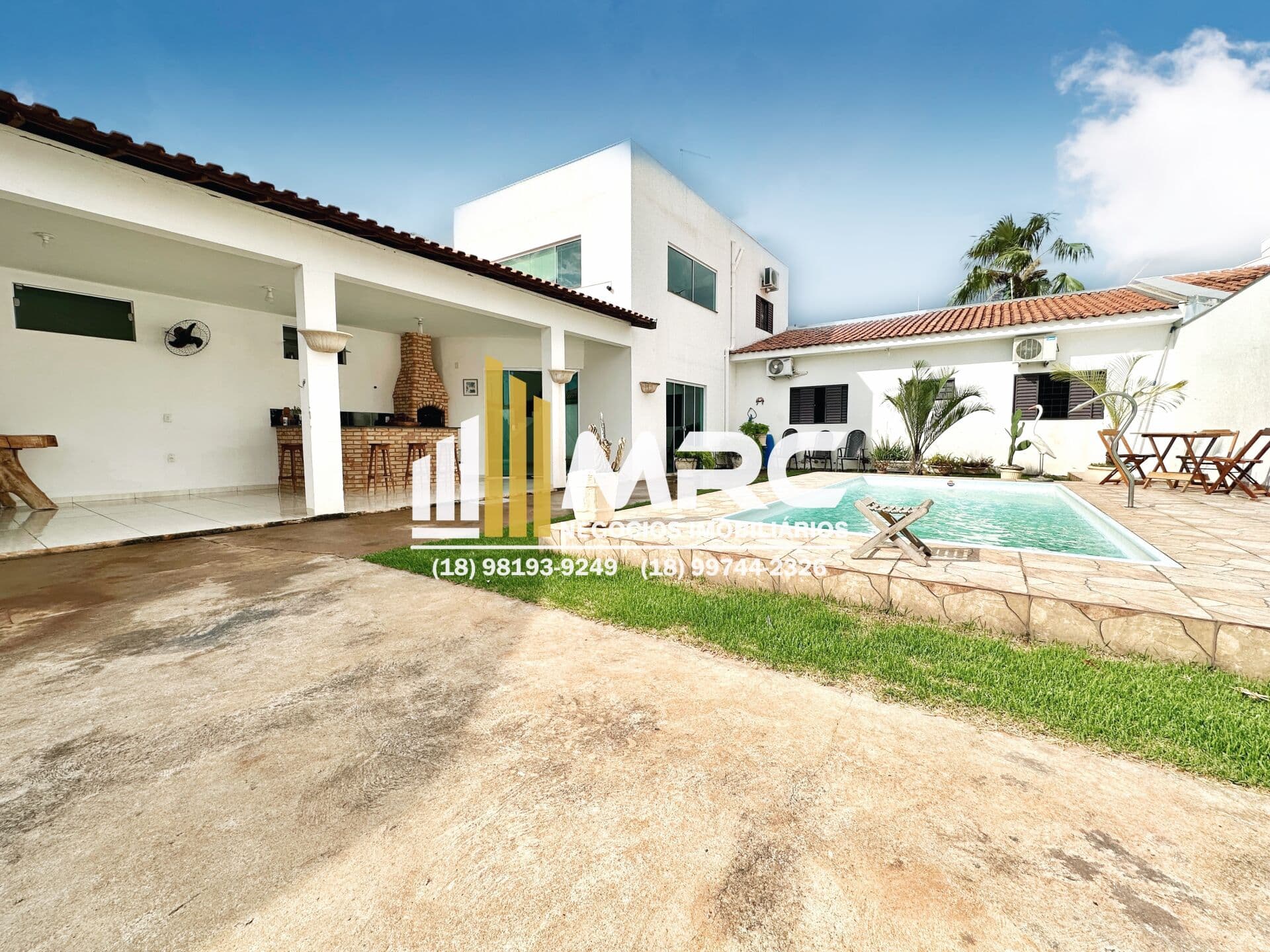Casa Sobrado com Piscina + Salão Comercial à Venda em Guararapes