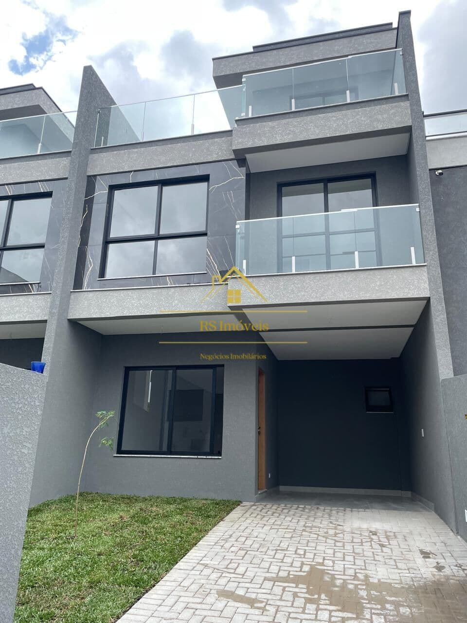 Sobrado co m 3 quartos em Tingui, Curitiba/PR