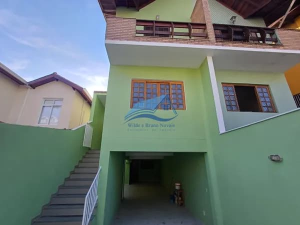 Sobrado em condomínio fechado - 3 dorms. 2 suítes