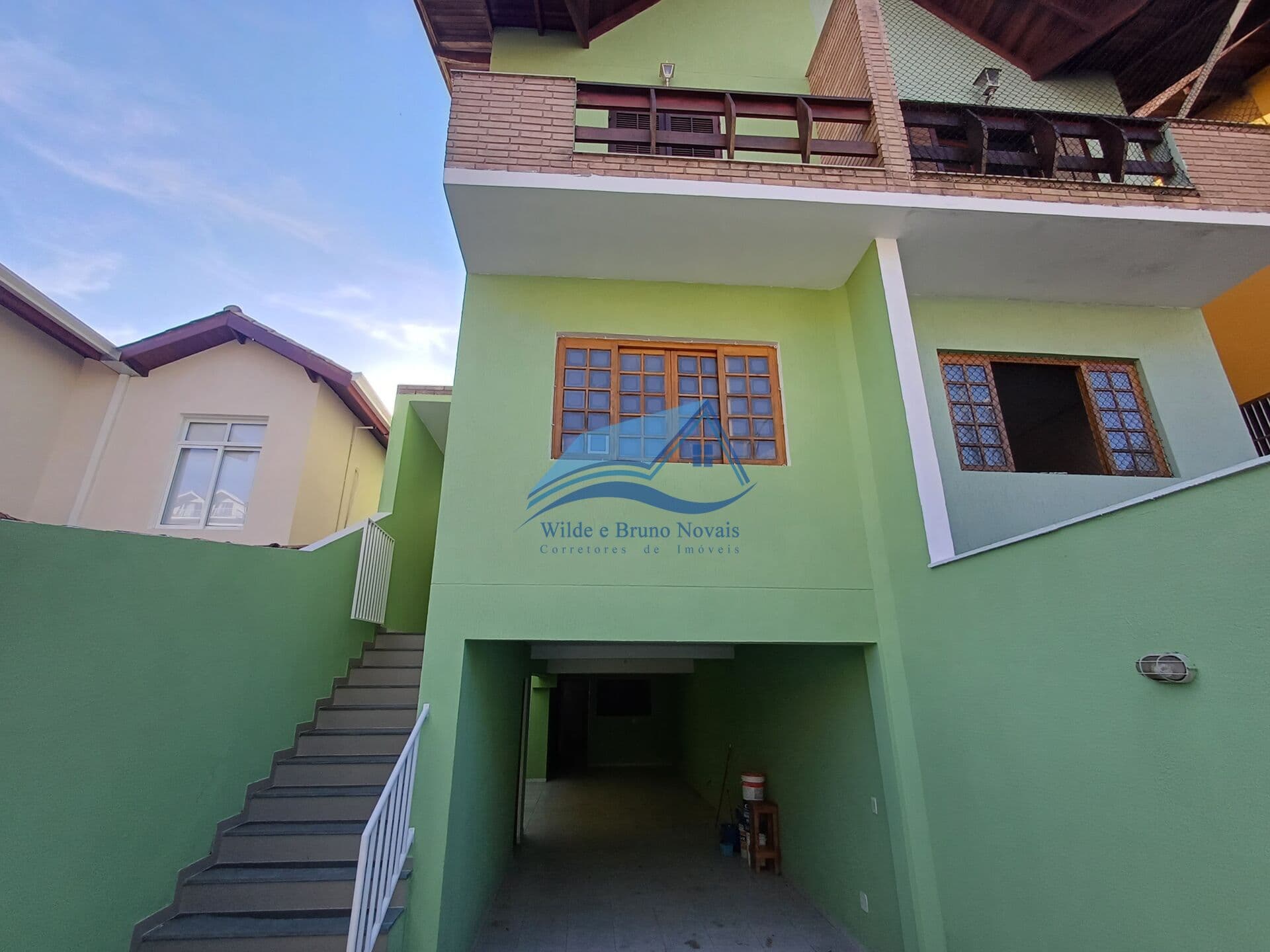 Sobrado em condomínio fechado - 3 dorms. 2 suítes